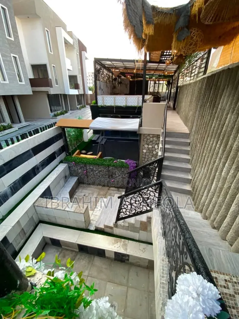 4bdrm Duplex in Parkview for sale
