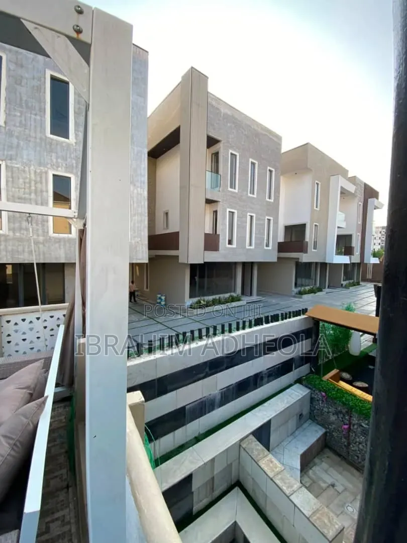 4bdrm Duplex in Parkview for sale