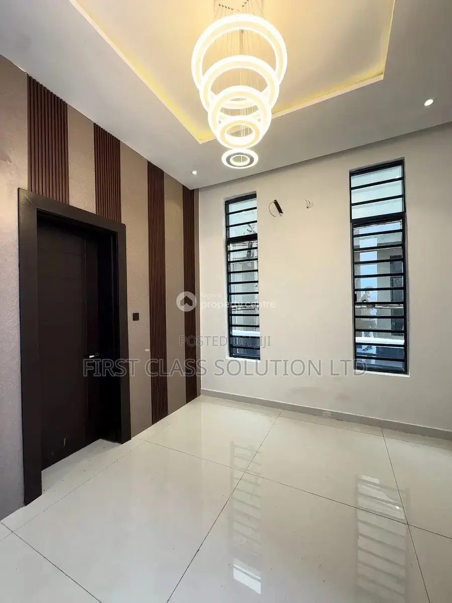 5bdrm Duplex in Ikota for sale