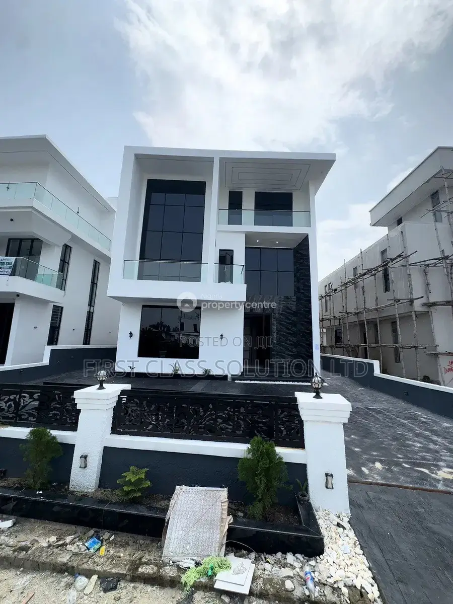 5bdrm Duplex in Ikota for sale