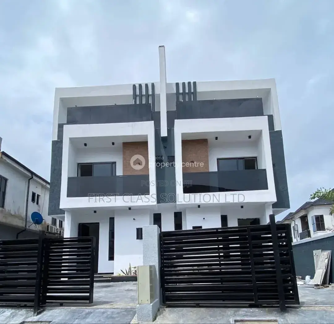 4bdrm Duplex in Chevron for sale