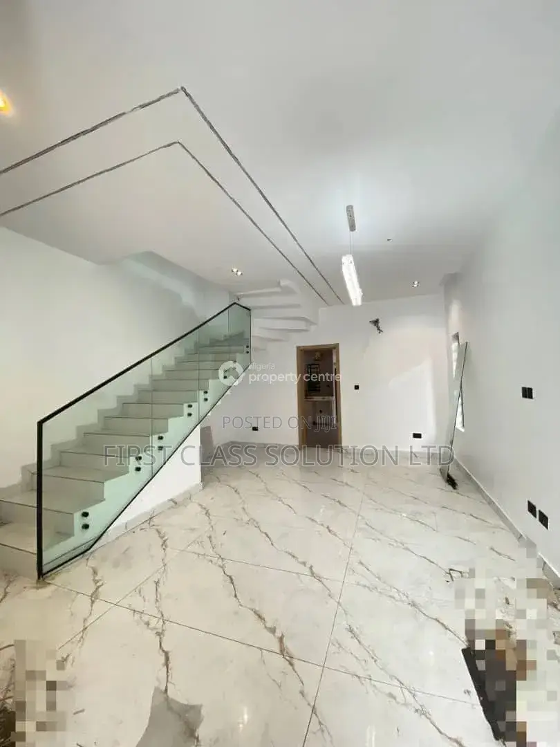 4bdrm Duplex in Chevron for sale