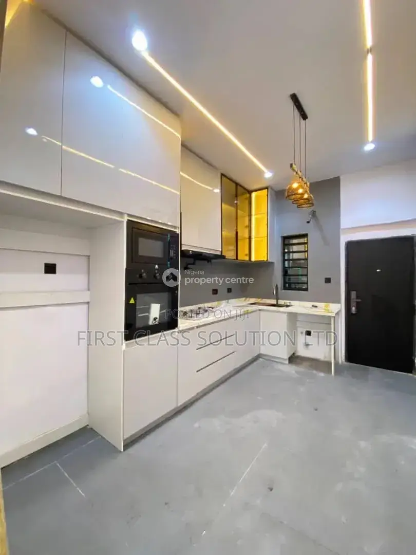 4bdrm Duplex in Chevron for sale
