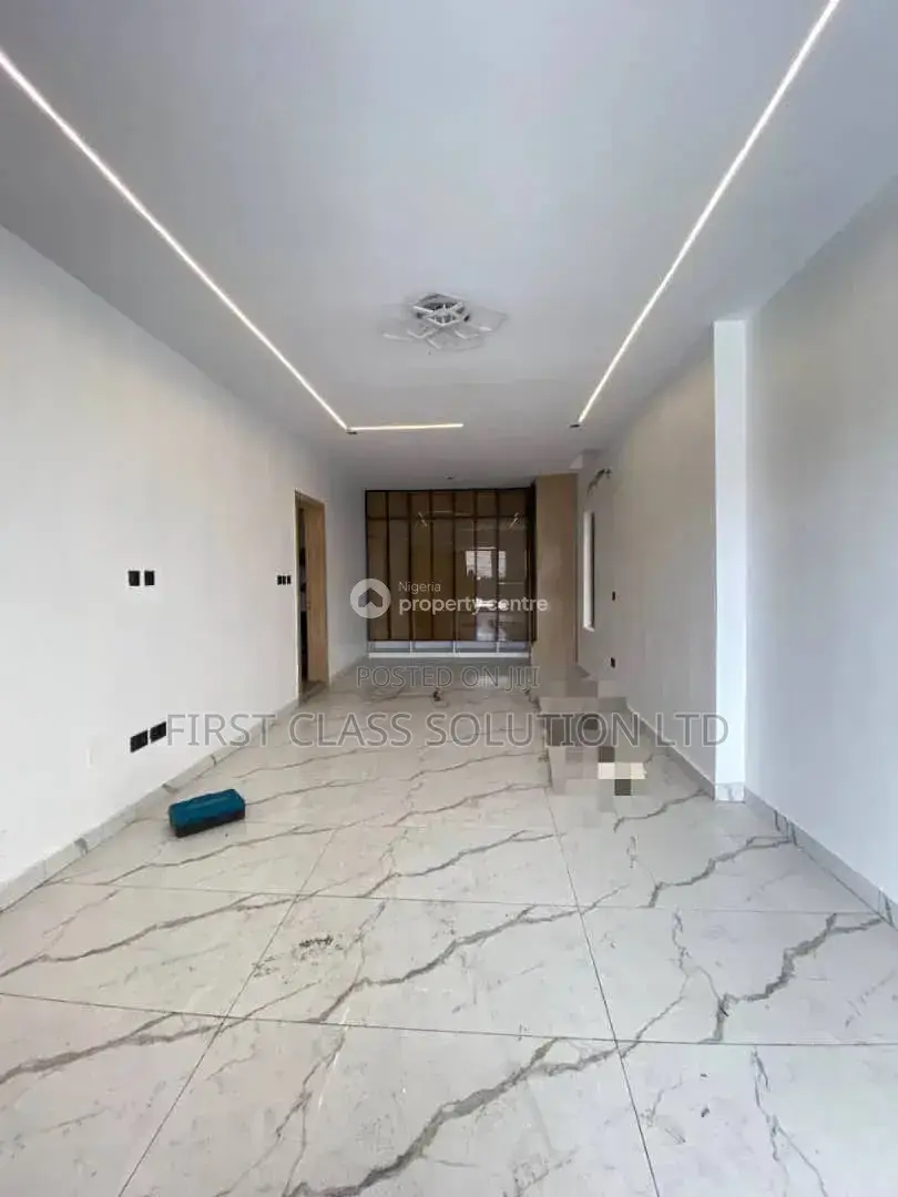 4bdrm Duplex in Chevron for sale