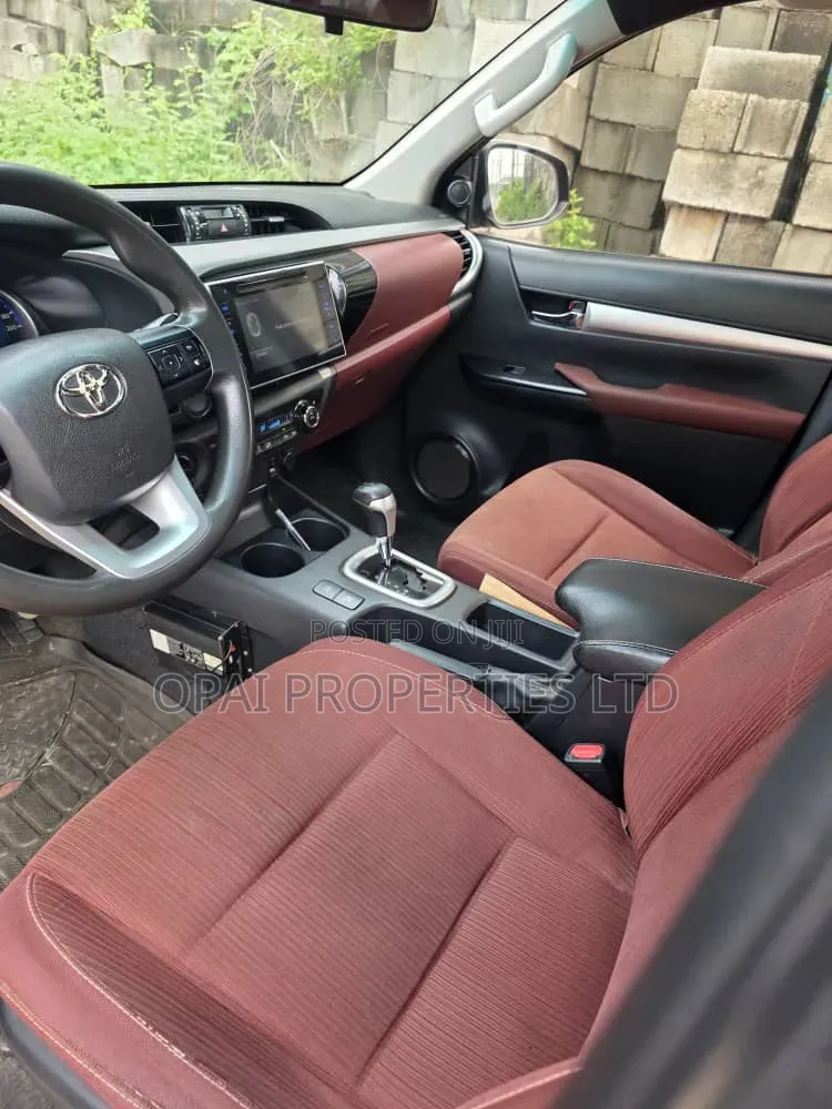 Toyota Hilux 2018 Black