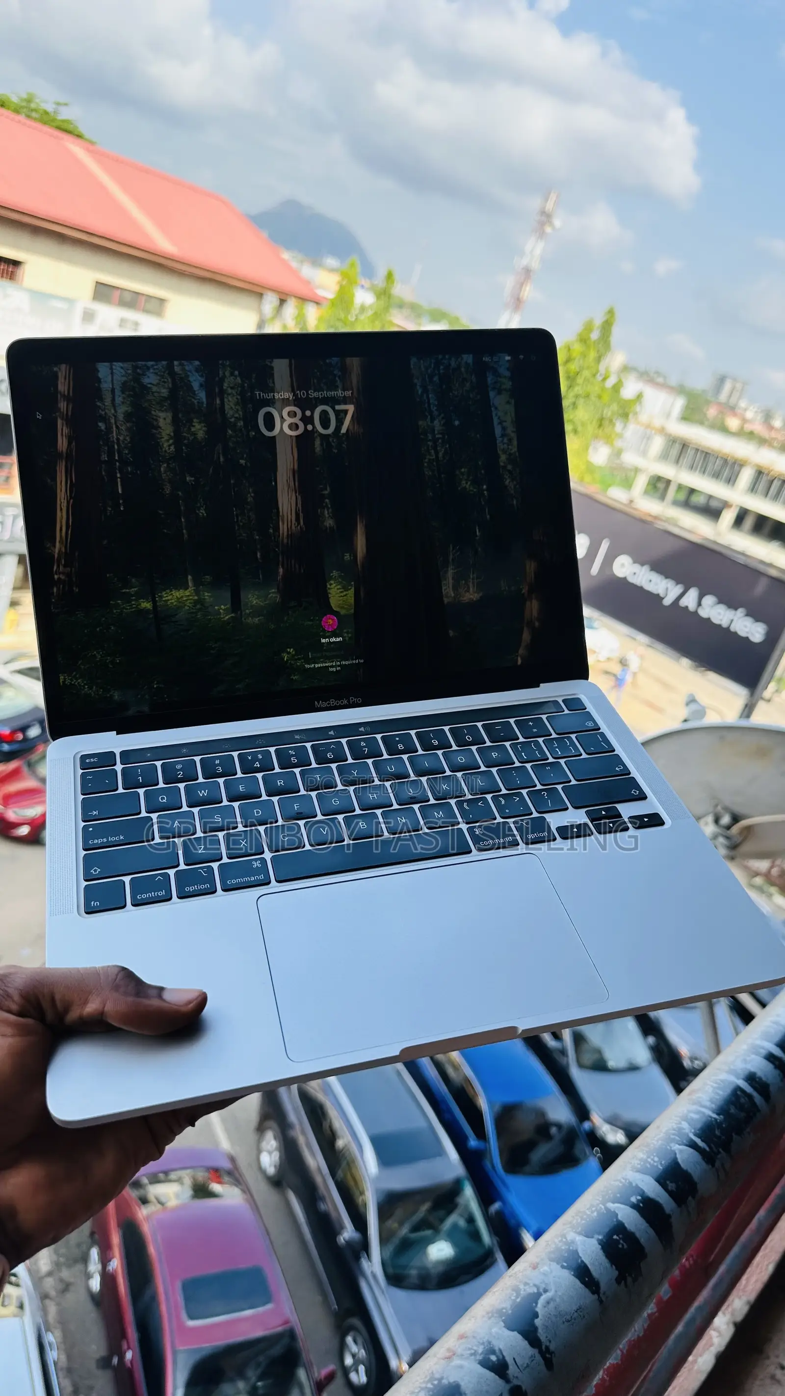 Laptop Apple MacBook Pro 2020 8GB Intel Core i7 SSD 256GB