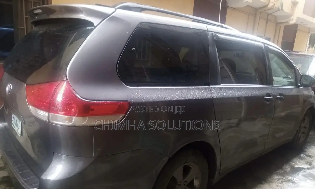 Toyota Sienna 2013 Gray