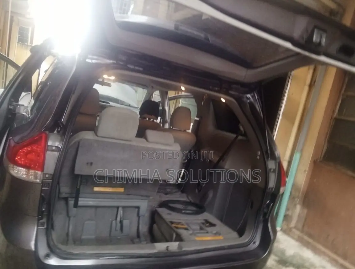 Toyota Sienna 2013 Gray