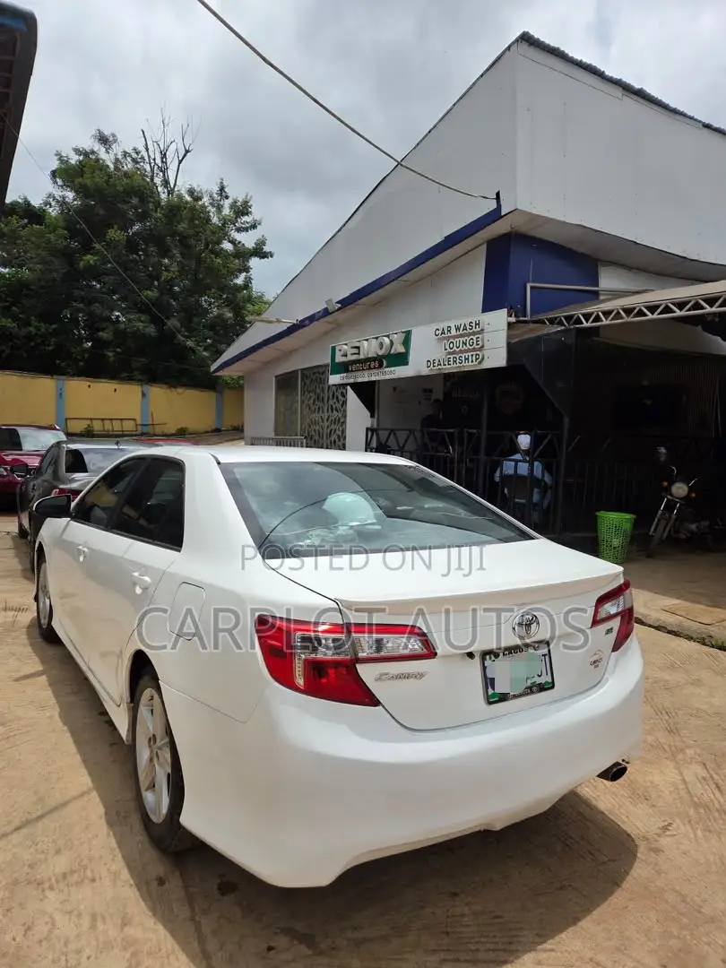 Toyota Camry SE 4dr Sedan (2.5L 4cyl 6A) 2013 White