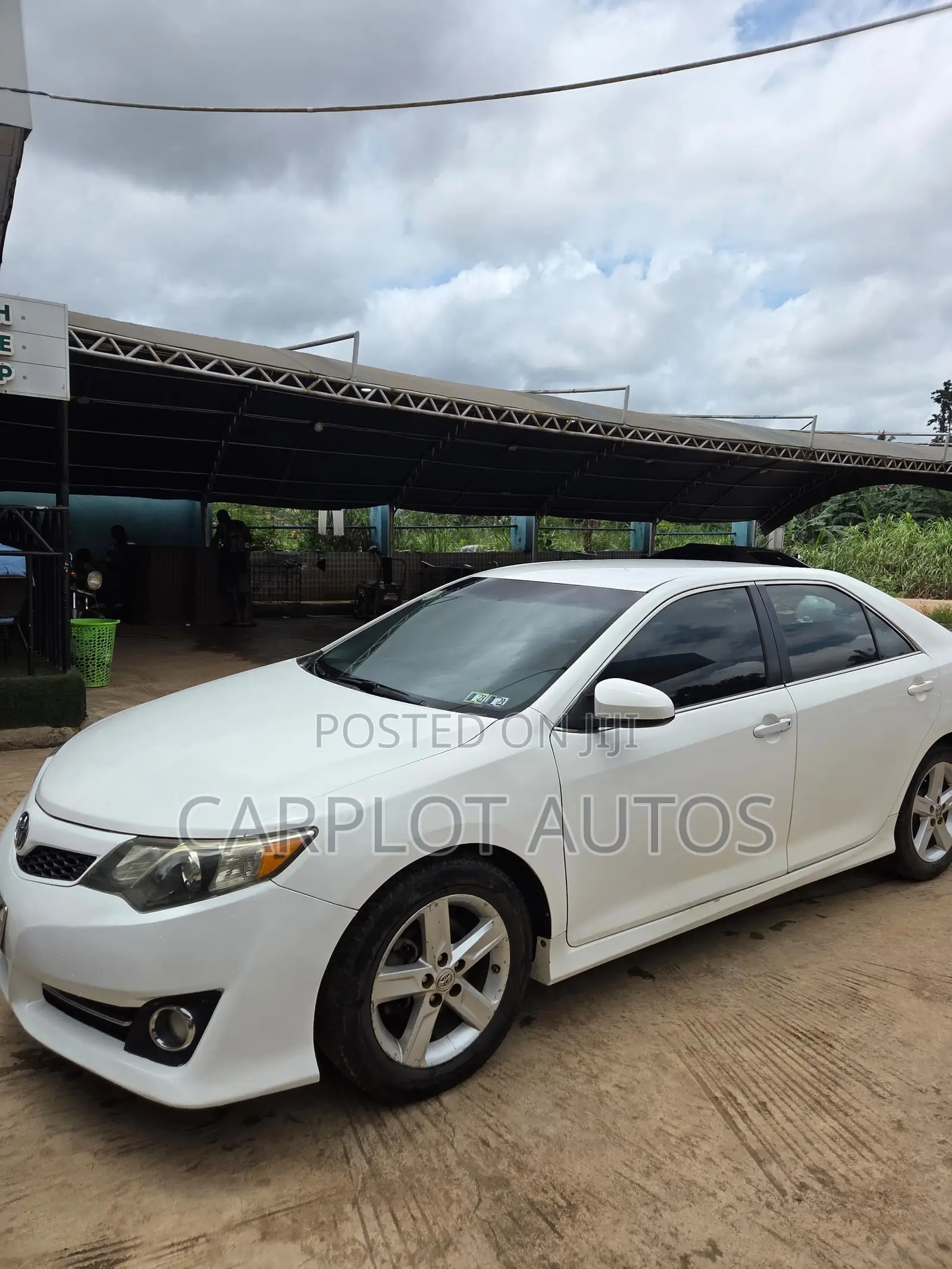 Toyota Camry SE 4dr Sedan (2.5L 4cyl 6A) 2013 White