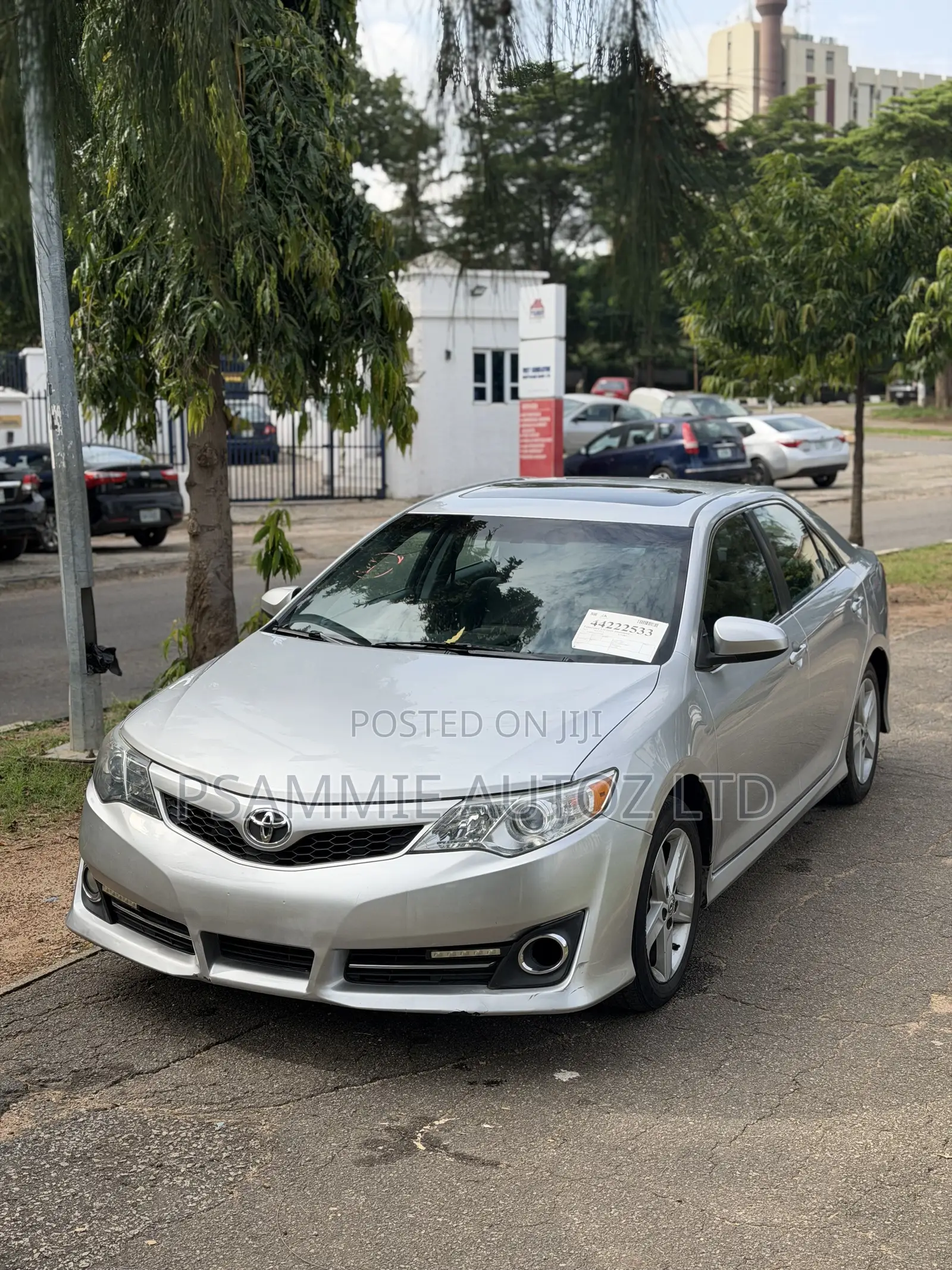 Toyota Camry SE 4dr Sedan (2.5L 4cyl 6A) 2014 Silver