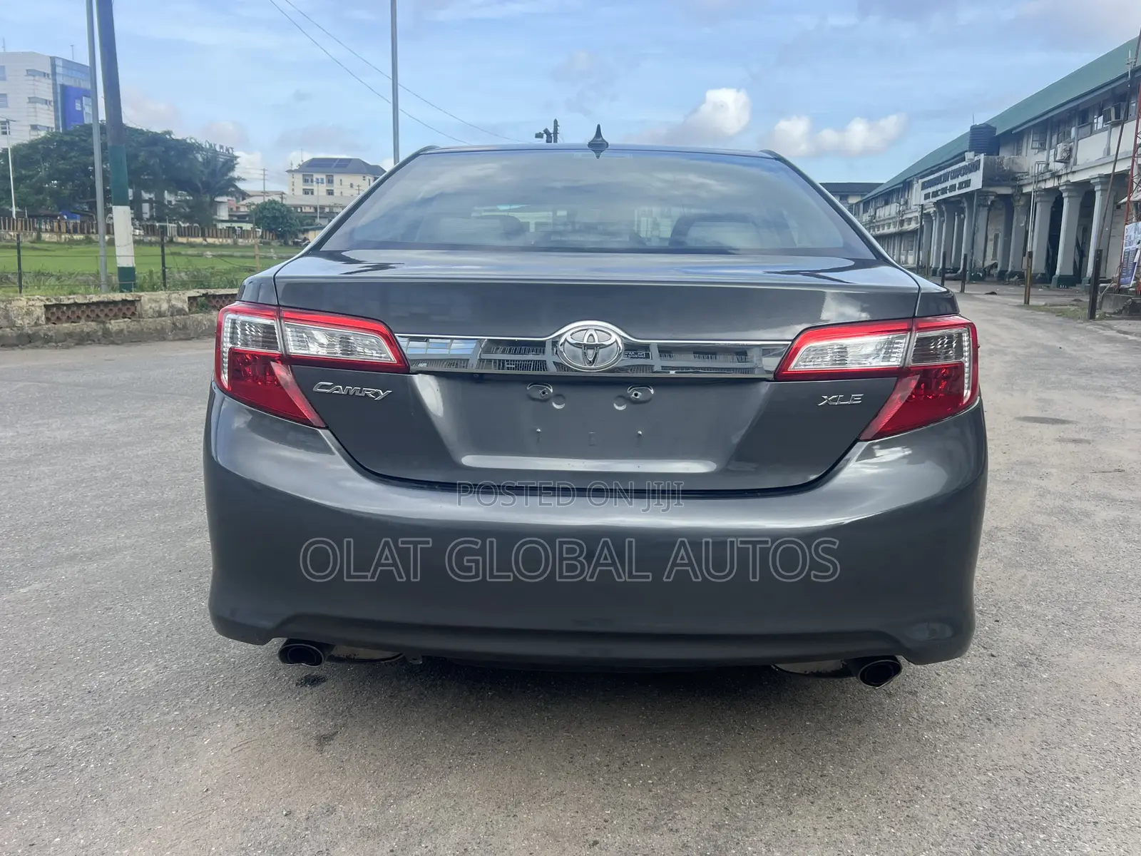 Toyota Camry XLE V6 4dr Sedan (3.5L 6cyl 6A) 2013 Gray