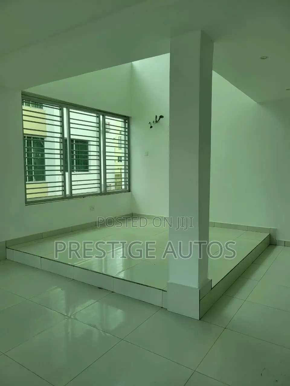 4bdrm Mansion in Grenadies Homes, Marina for sale