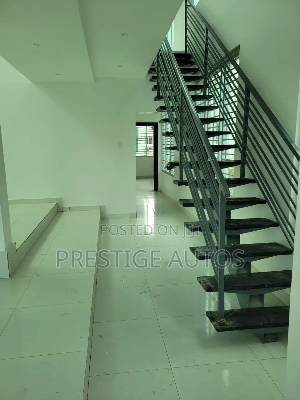 4bdrm Mansion in Grenadies Homes, Marina for sale