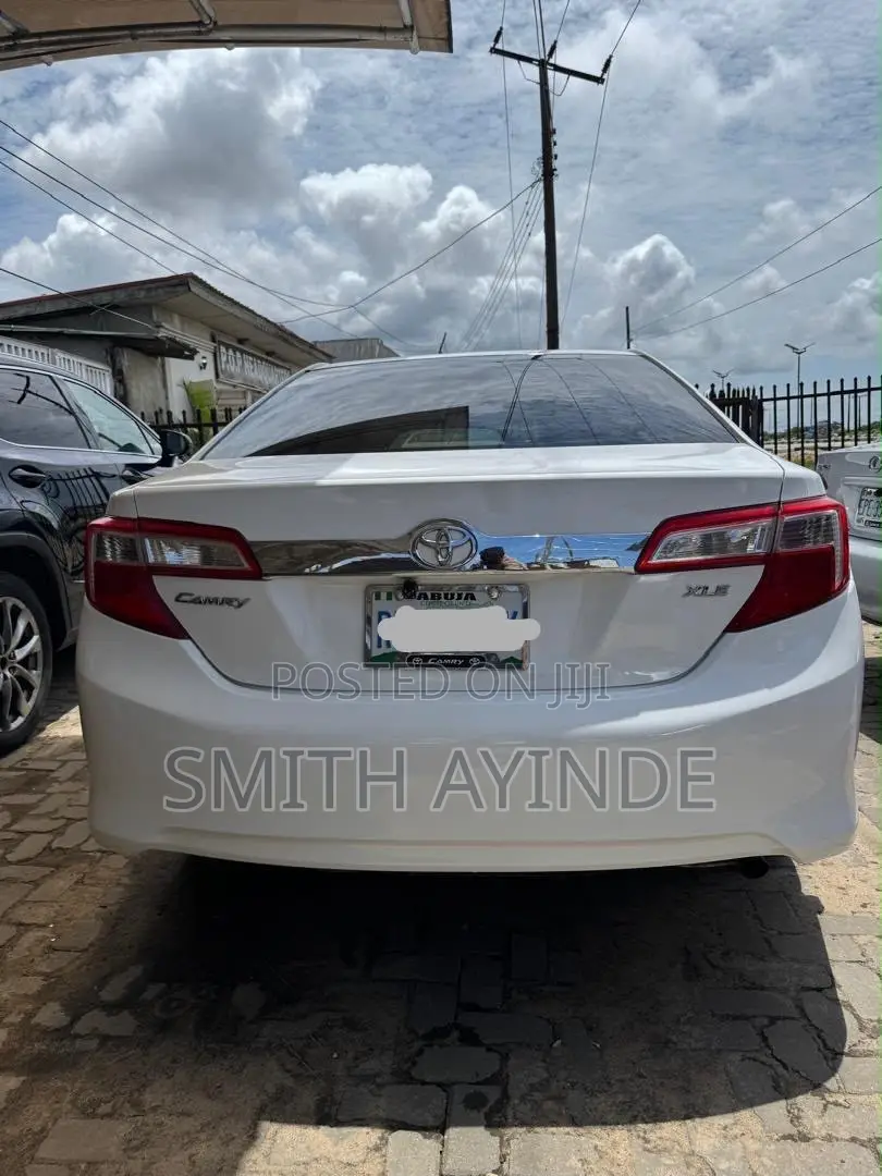 Toyota Camry XLE 4dr Sedan (2.5L 4cyl 6A) 2014 White