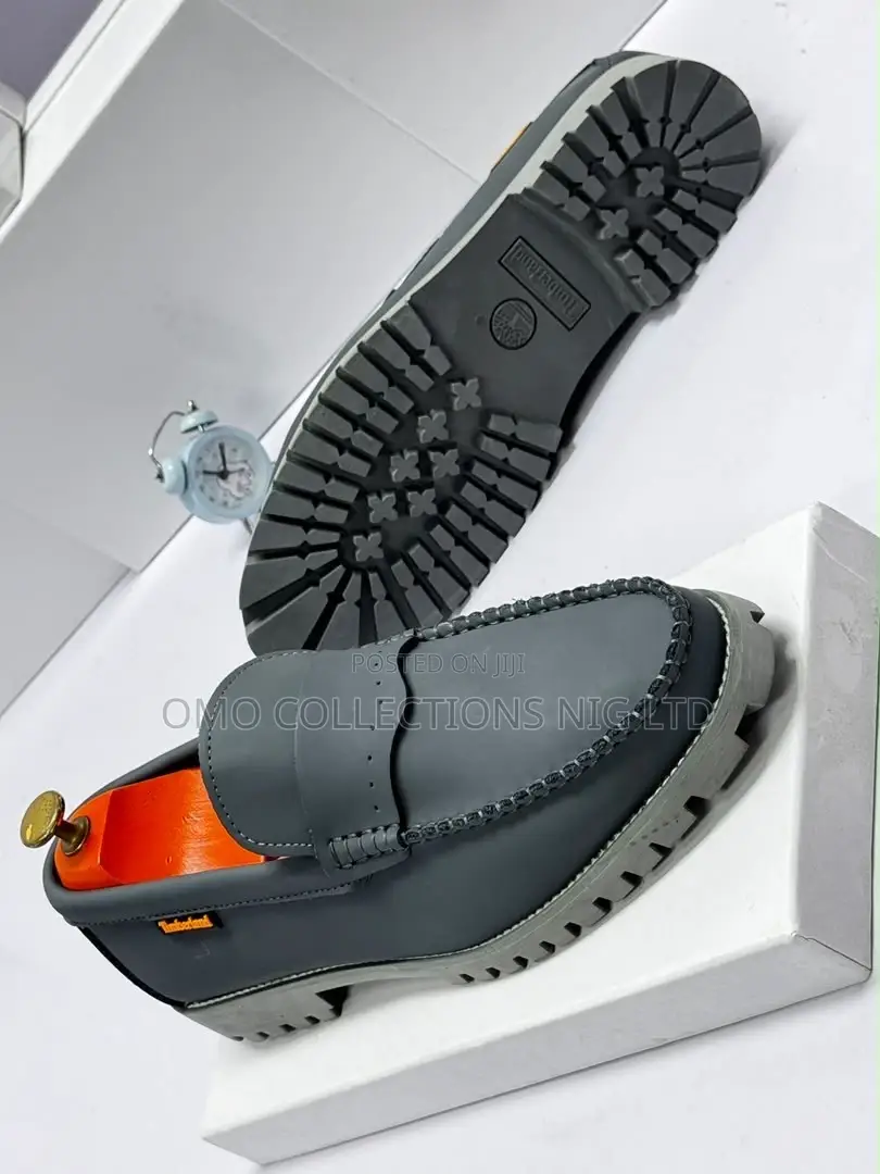 Timberland Men's Leather Shoes With Decorative Stitching -Fully Boxed