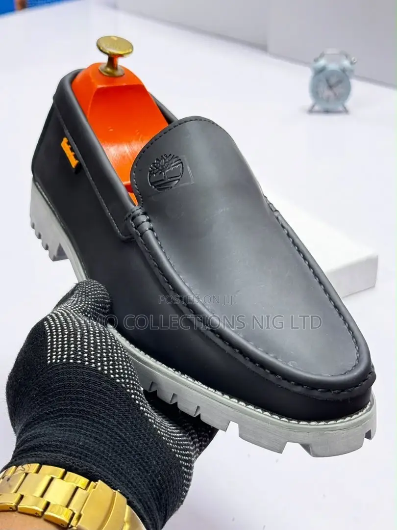 Timberland Men's Leather Shoes With Decorative Stitching -Fully Boxed