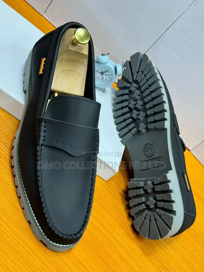 Timberland Men's Leather Shoes With Decorative Stitching -Fully Boxed