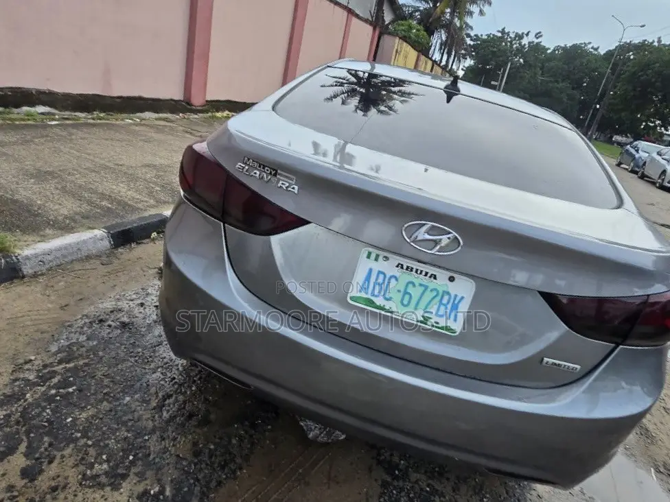 Hyundai Elantra Limited Sedan FWD (1.8L 4cyl 6A) 2013 Gray