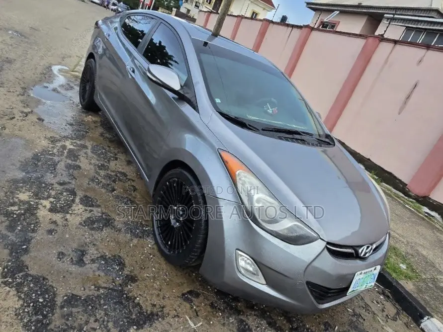 Hyundai Elantra Limited Sedan FWD (1.8L 4cyl 6A) 2013 Gray