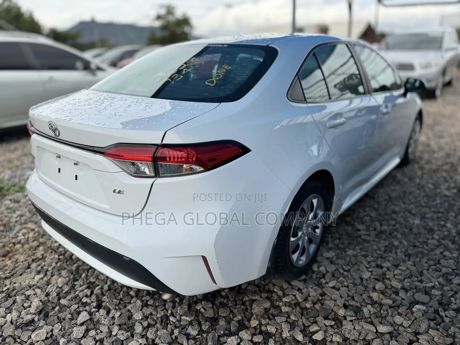 Toyota Corolla LE (1.8L 4cyl 2A) 2019 White