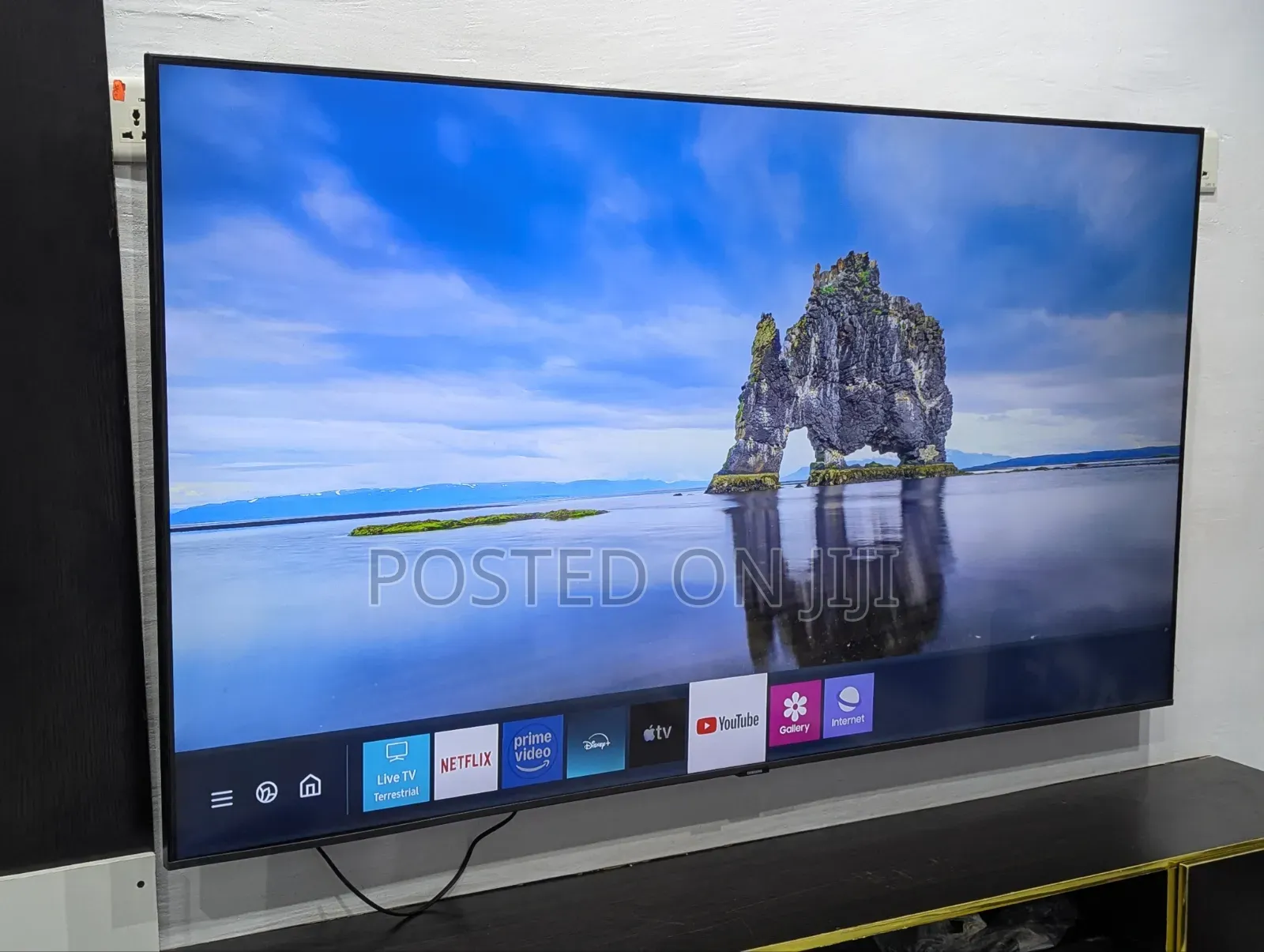 65" Samsung Crystal Uhd HDR Bezel-Less Screen 2020Model Smart TV