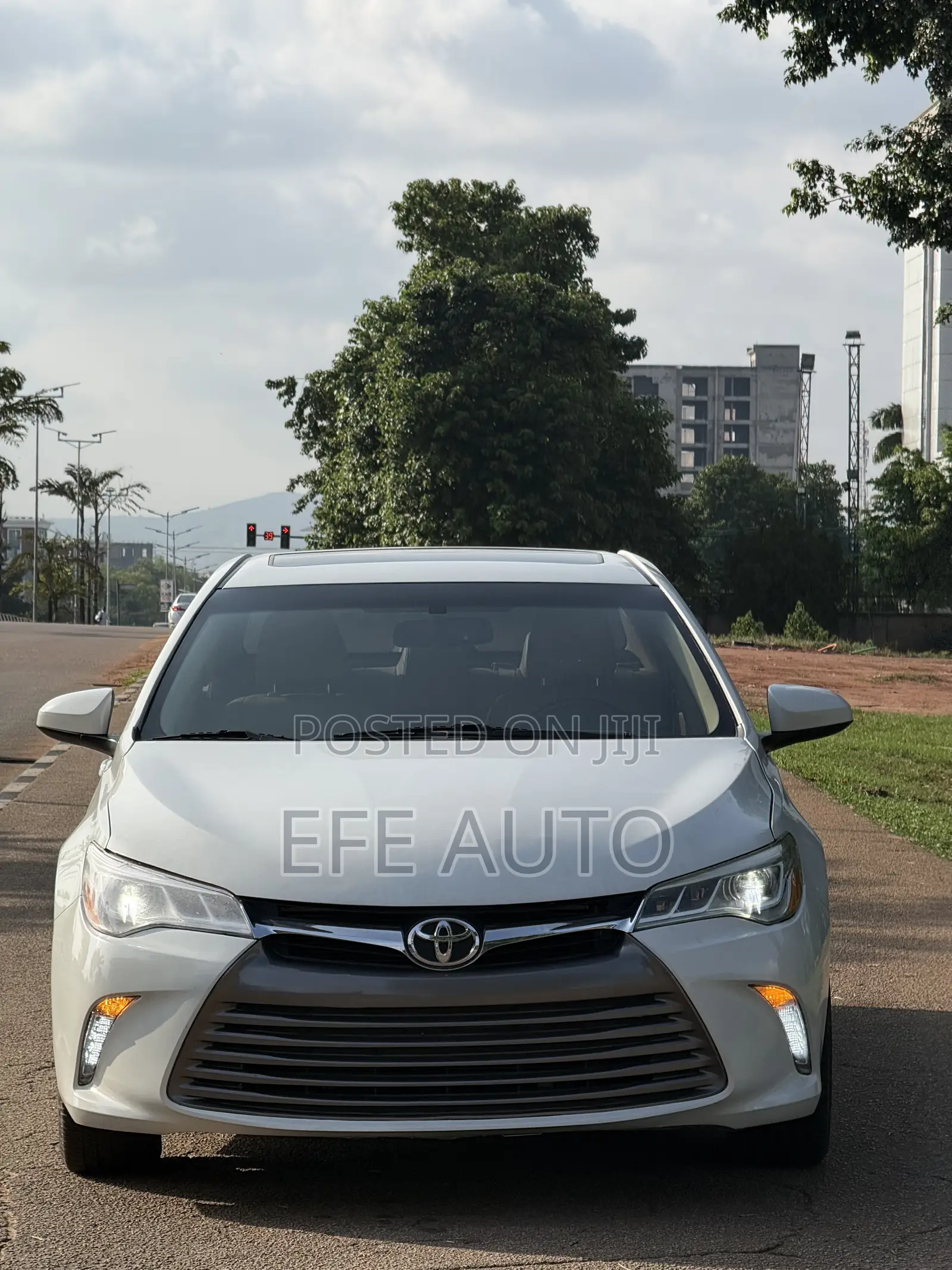 Toyota Camry XLE V6 4dr Sedan (3.6L 6cyl 6A) 2016 White