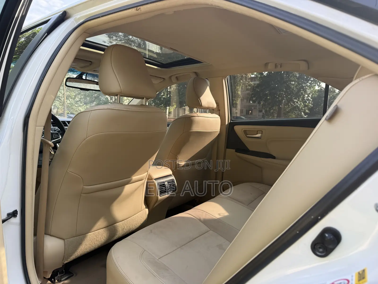 Toyota Camry XLE V6 4dr Sedan (3.6L 6cyl 6A) 2016 White