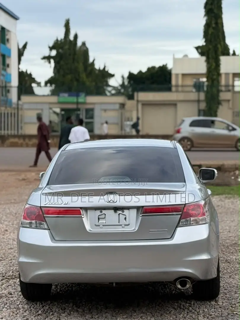 Honda Accord 2012 Silver