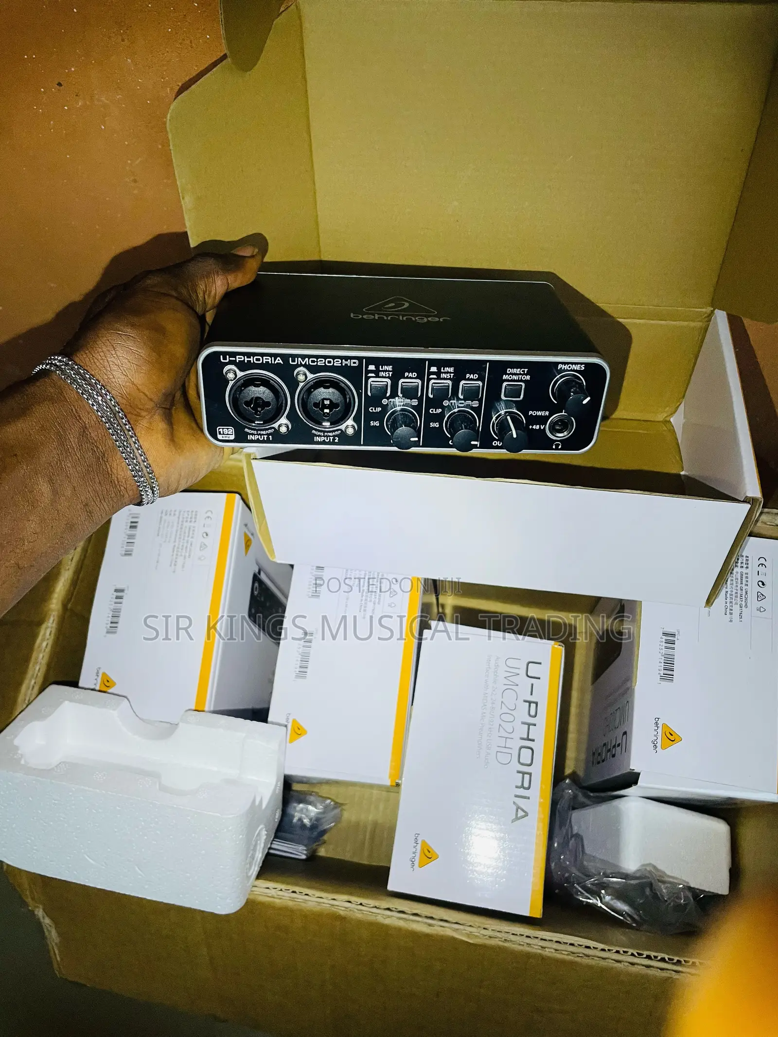 Behringer U-Phoria UMC202HD Professional Audio Interface