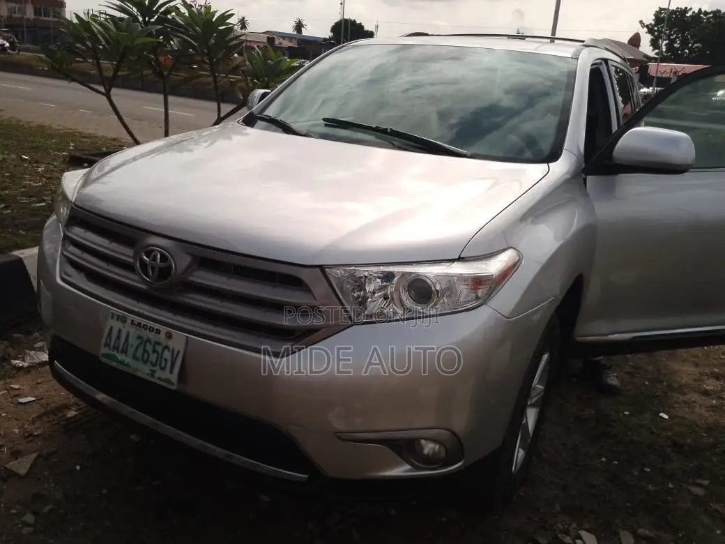 Toyota Highlander SE 2011 Silver