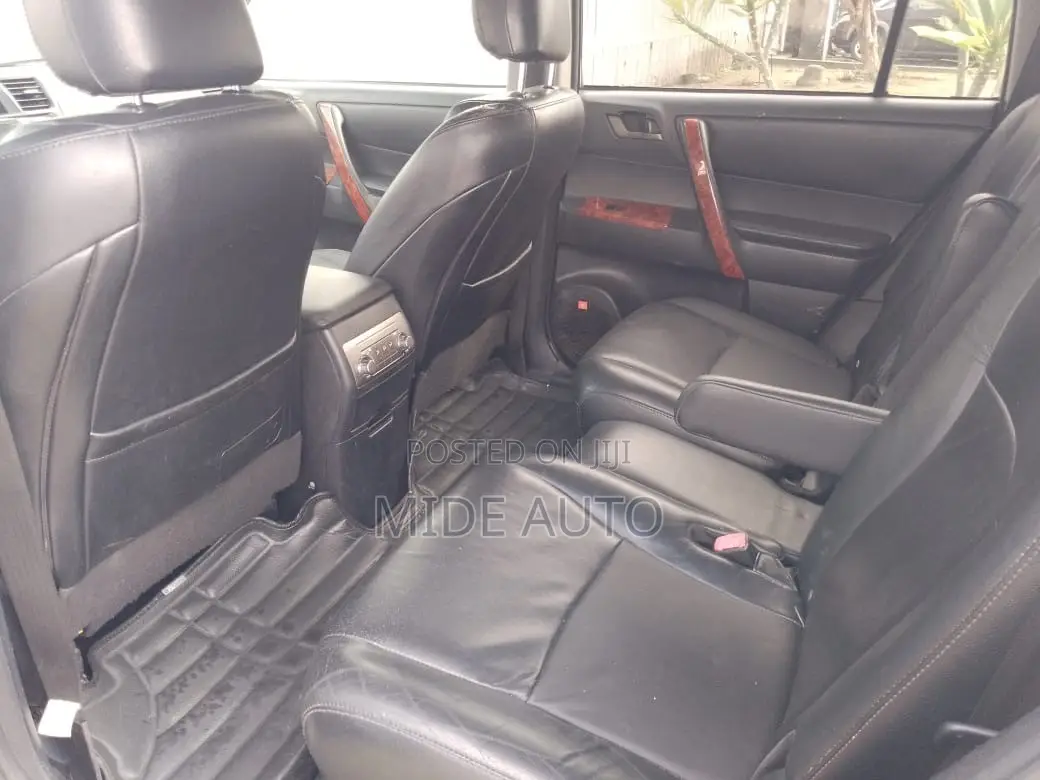 Toyota Highlander SE 2011 Silver