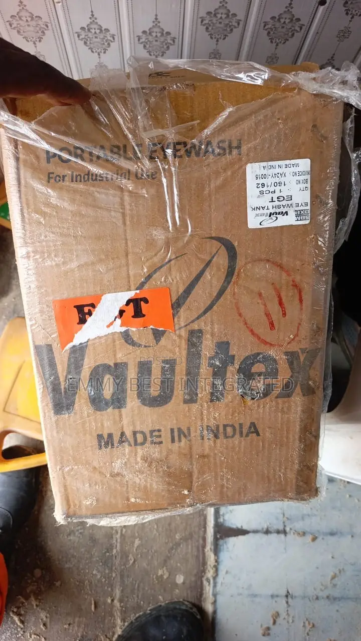 Vaultex Portable Gravity-Fed Emergency Eyewash Station