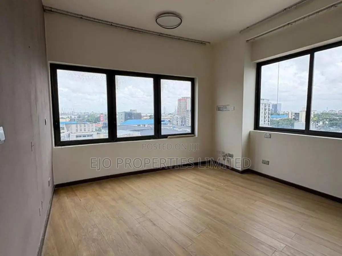 4bdrm Apartment in Adeola Odeku for rent