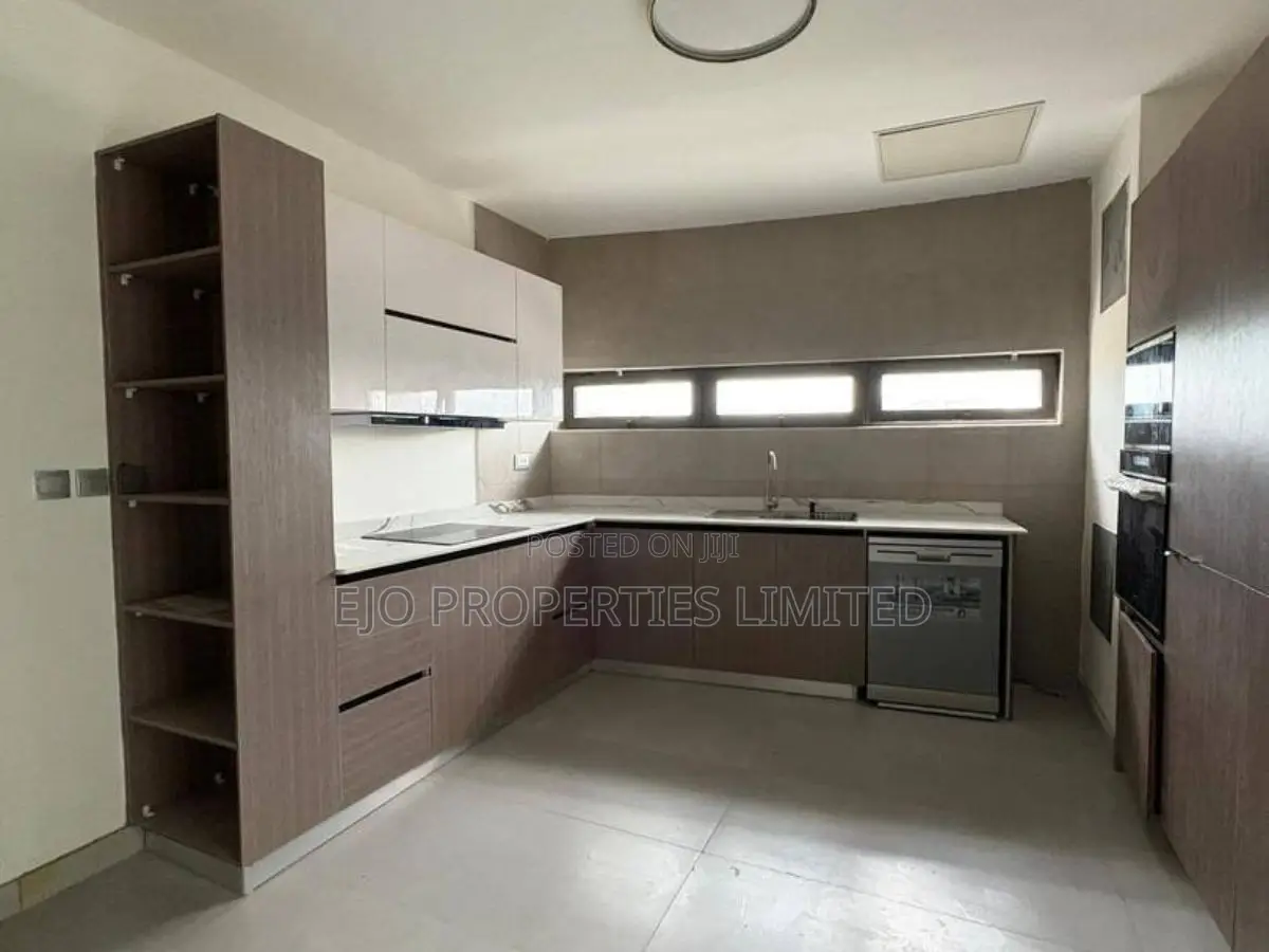 4bdrm Apartment in Adeola Odeku for rent