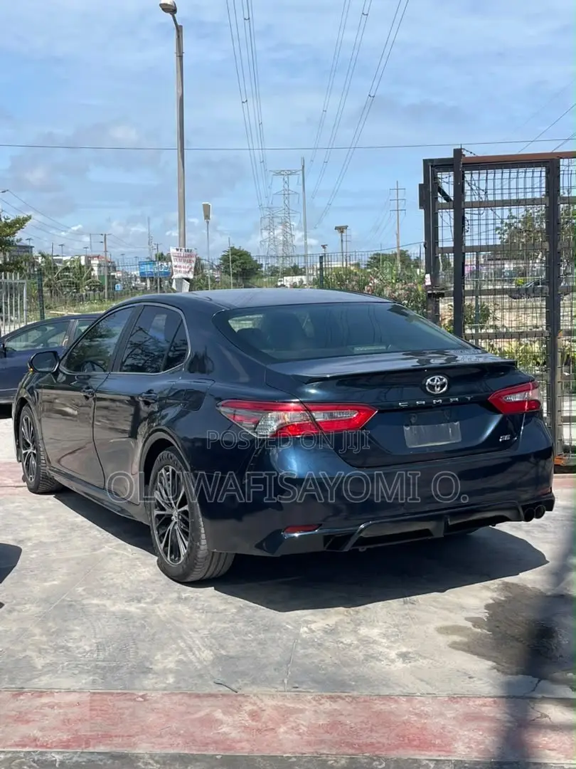 Toyota Camry SE FWD (2.5L 4cyl 8AM) 2018 Black