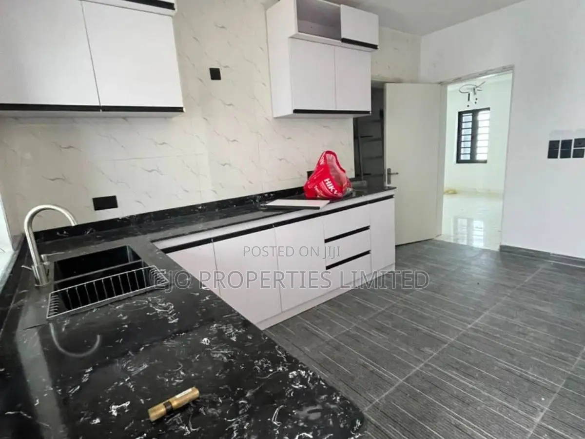 4bdrm Duplex in Lekki Phase 2 for rent