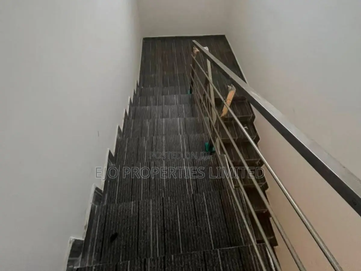 4bdrm Duplex in Lekki Phase 2 for rent