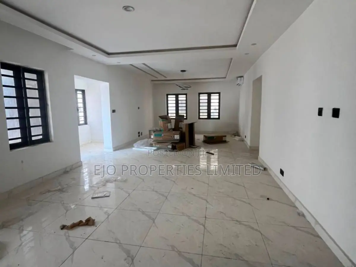 4bdrm Duplex in Lekki Phase 2 for rent