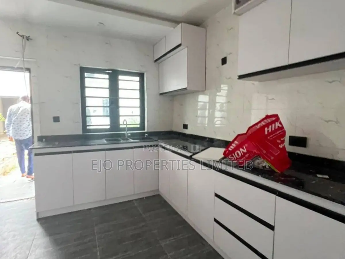 4bdrm Duplex in Lekki Phase 2 for rent