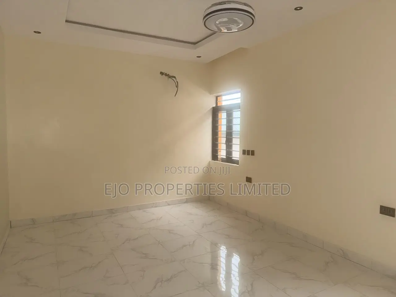 2bdrm Apartment in Lekki Phase 2 for rent