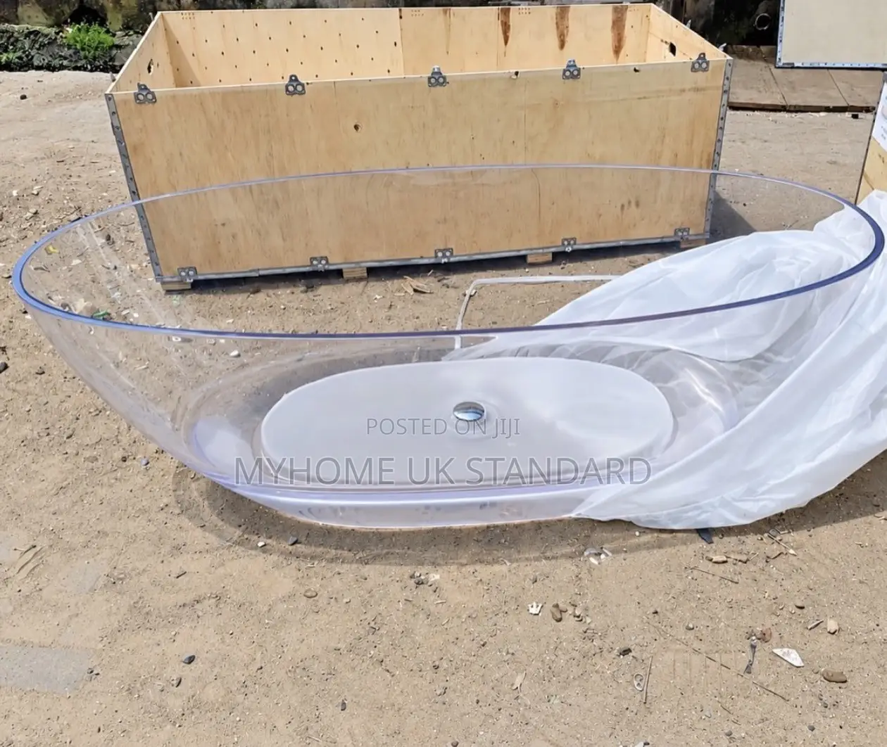 Transparent Glass Bathtub With Tap