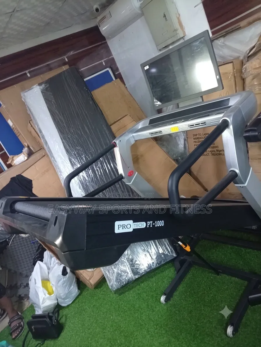 Heavy Duty Standard 5Hp Pro Tech Treadmill With 21.5 Casting Screen