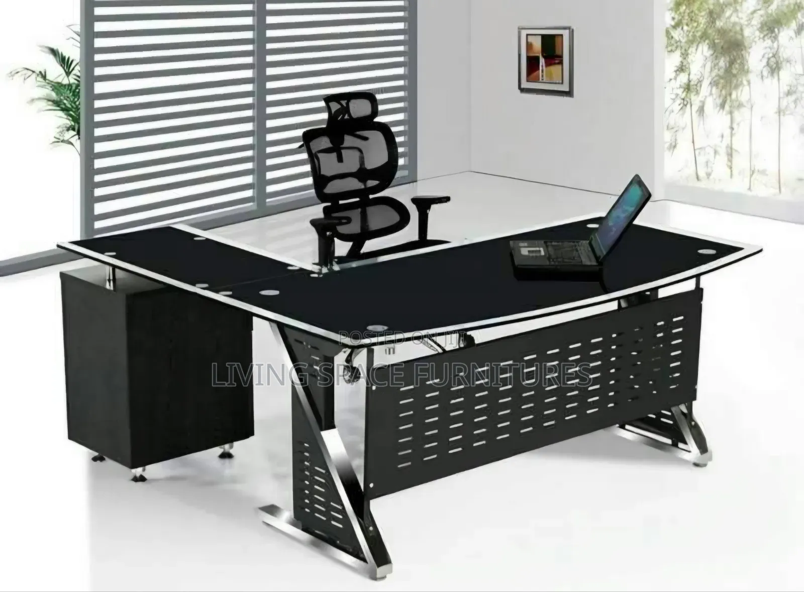 High-Quality Office Glass Table 1.6meter Size