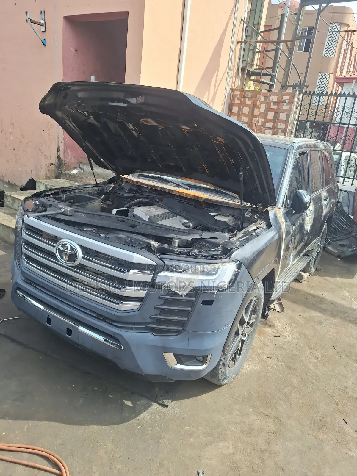 Land Cruiser 2005 Upgrade to 2023-2024 Model Outside Upgrade
