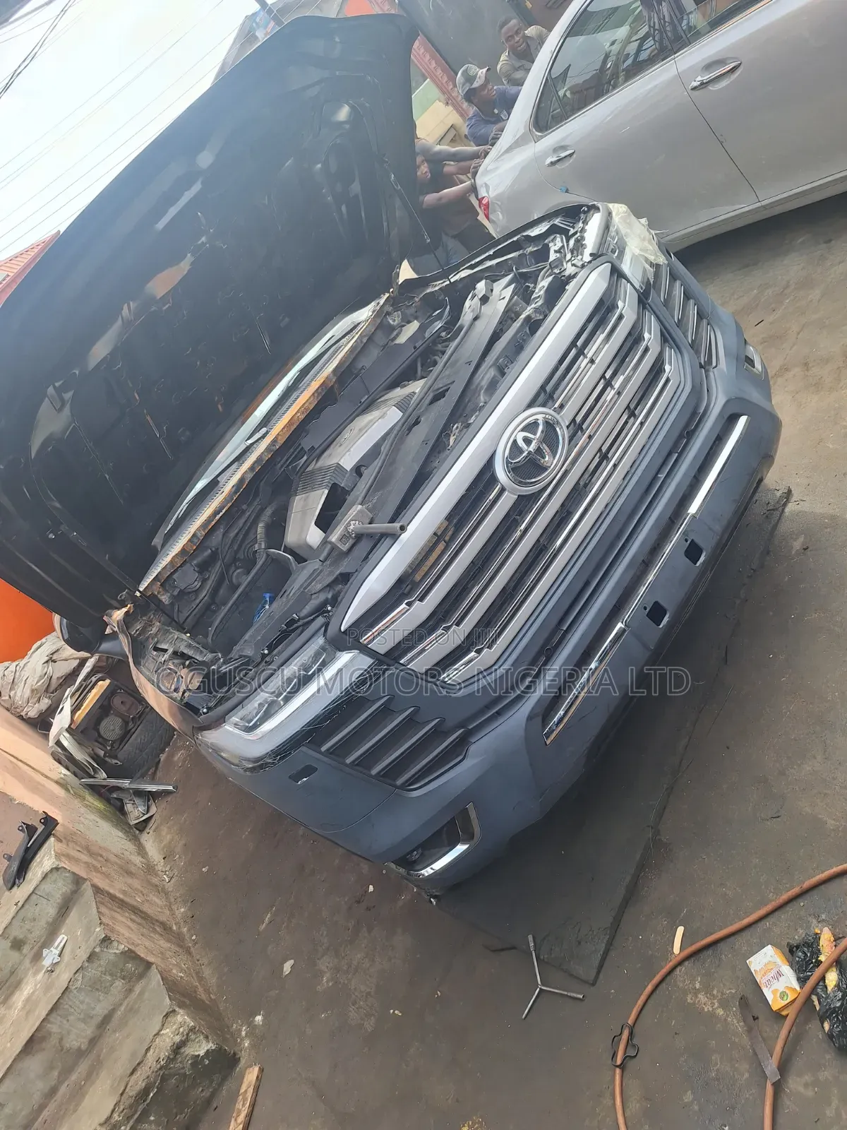 Land Cruiser 2005 Upgrade to 2023-2024 Model Outside Upgrade