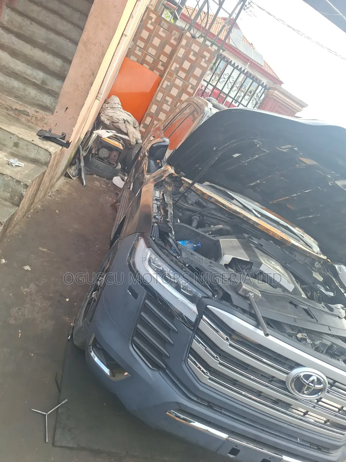Land Cruiser 2005 Upgrade to 2023-2024 Model Outside Upgrade