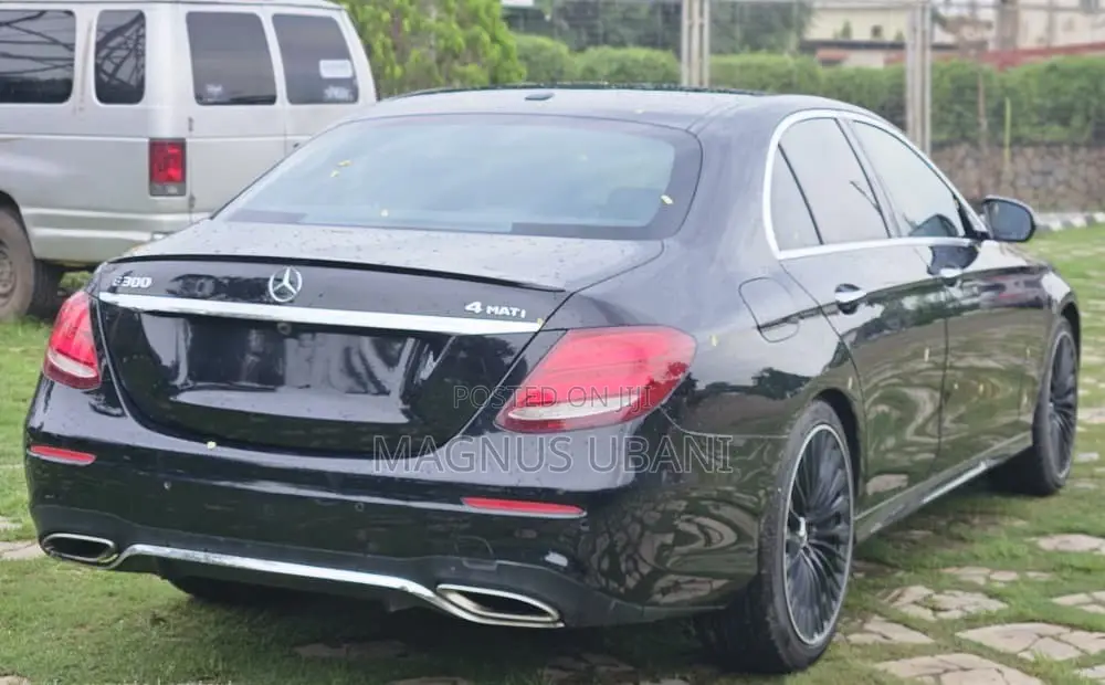 Mercedes-Benz E300 4Matic AWD Sedan (2.0L 4cyl 9A) 2017 Black