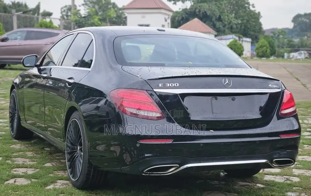 Mercedes-Benz E300 4Matic AWD Sedan (2.0L 4cyl 9A) 2017 Black