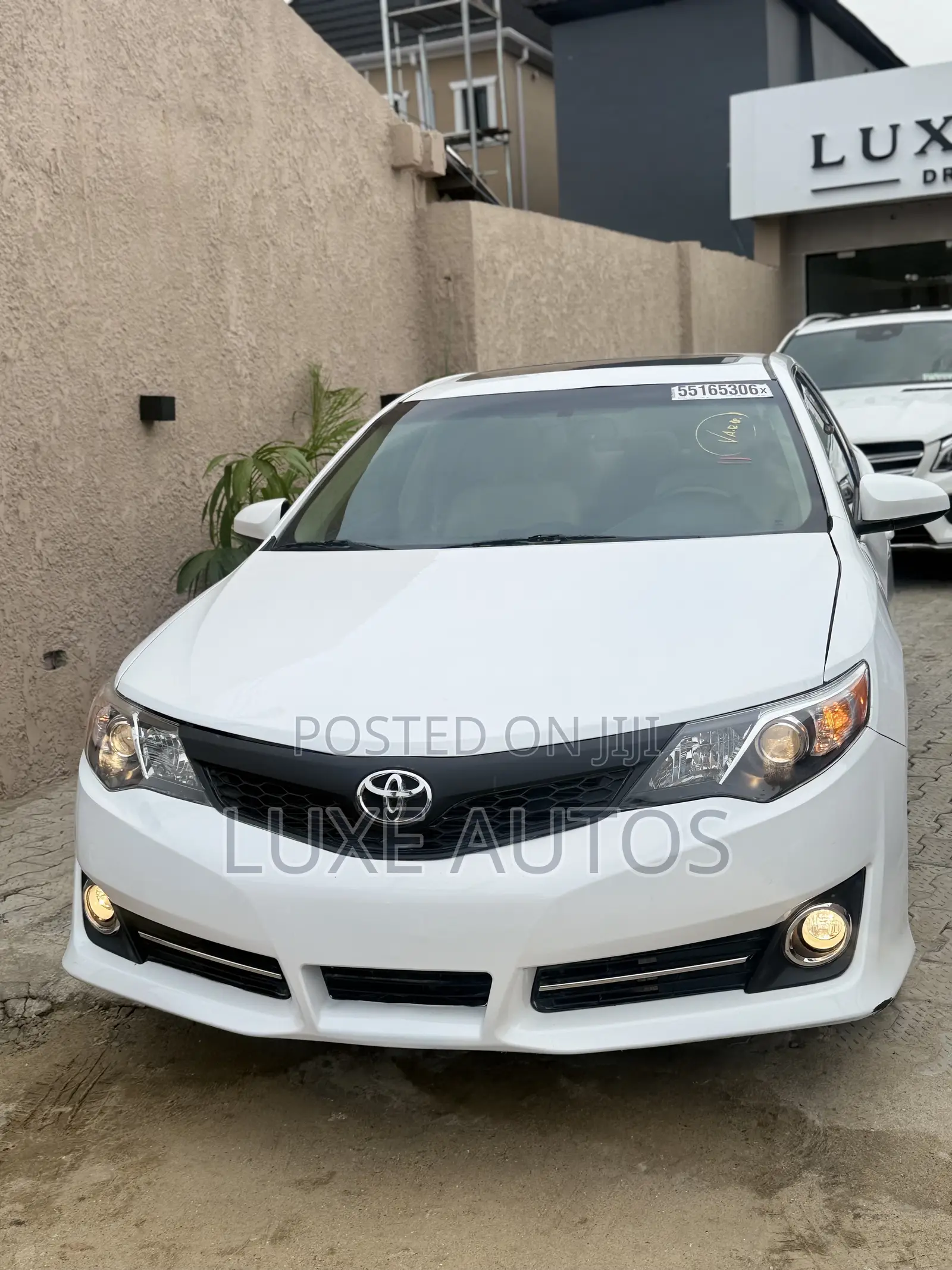 Toyota Camry XLE 4dr Sedan w/Prod. End 11/13 (3.5L 6cyl 6A) 2014 White